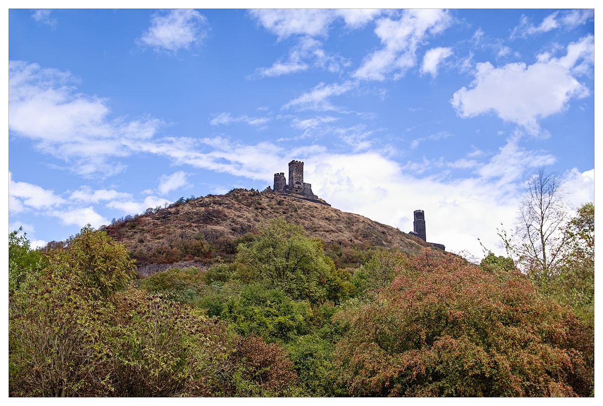 Hazmburk z parkoviště - příjezd