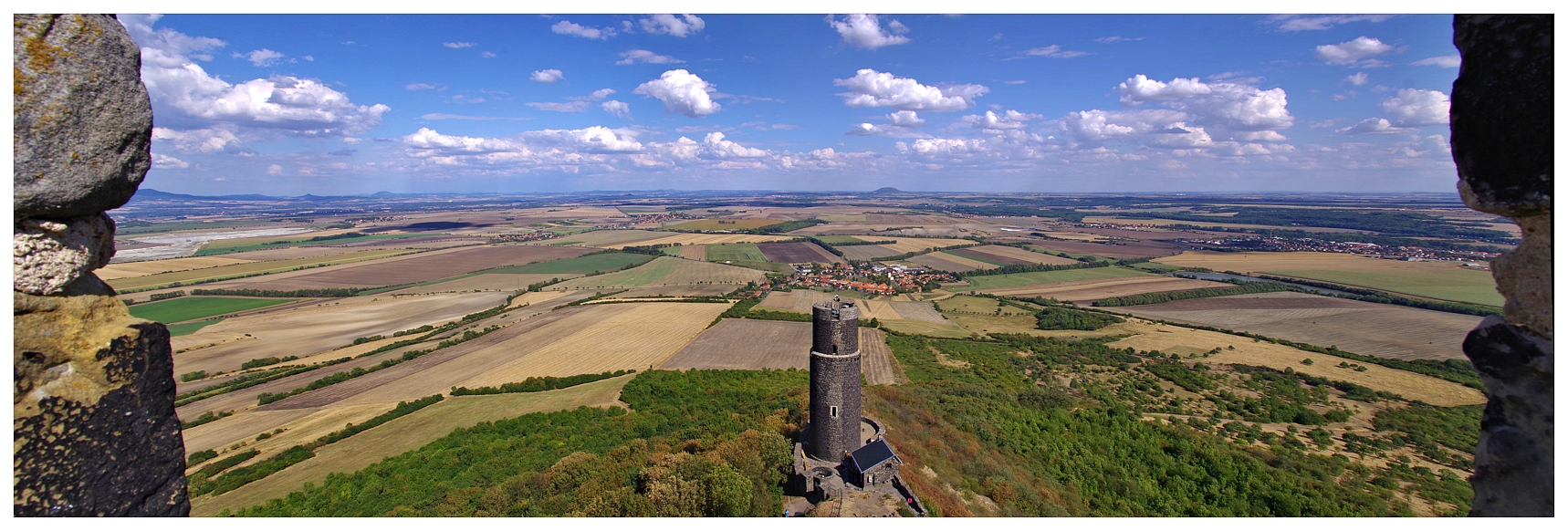 Panoráma směr Litoměřice Slanina v dálce Říp